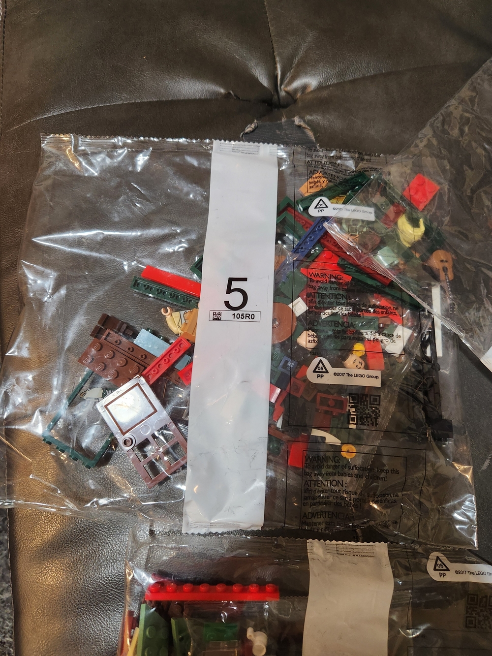 Like New LEGO FRIENDS Central Perk TV Set - Brown & Multicolor Complete! - Picture 6 of 11